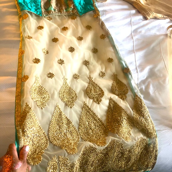 Pakistani/ Indian Salwar Anarkali Chudidar Saree - Picture 9 of 13